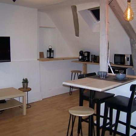 Rennes: Studio 4 Couchages, Proche Commerces, Bus. Bagian luar foto