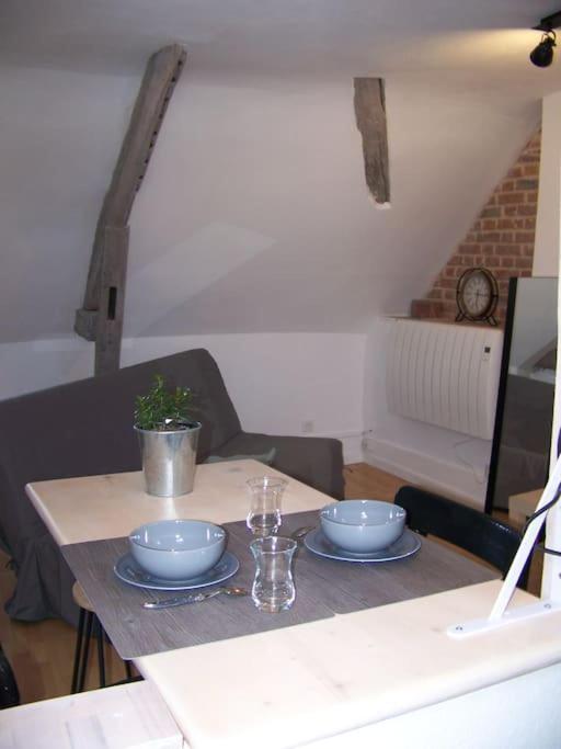 Rennes: Studio 4 Couchages, Proche Commerces, Bus. Bagian luar foto
