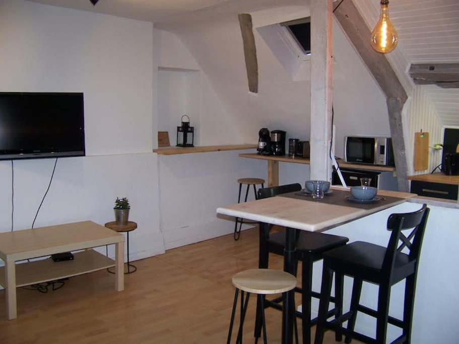 Rennes: Studio 4 Couchages, Proche Commerces, Bus. Bagian luar foto